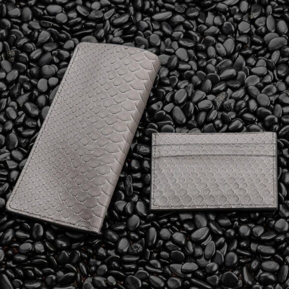 Luxury Python Leather Gift Set – Handmade & Elegant Fossil Grey Color - Picture 4 of 5